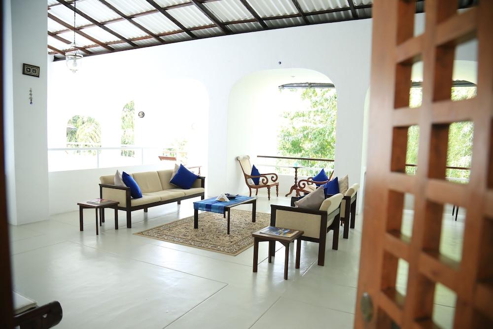 Regent Lodge Hotel & Villa Kandy Exterior photo