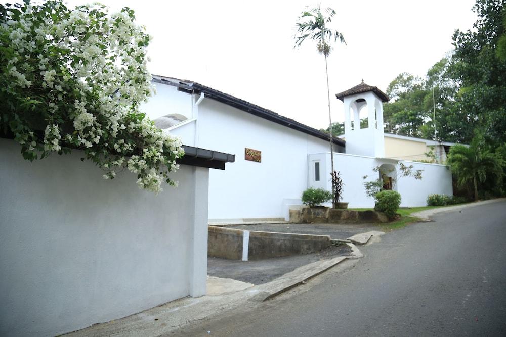Regent Lodge Hotel & Villa Kandy Exterior photo