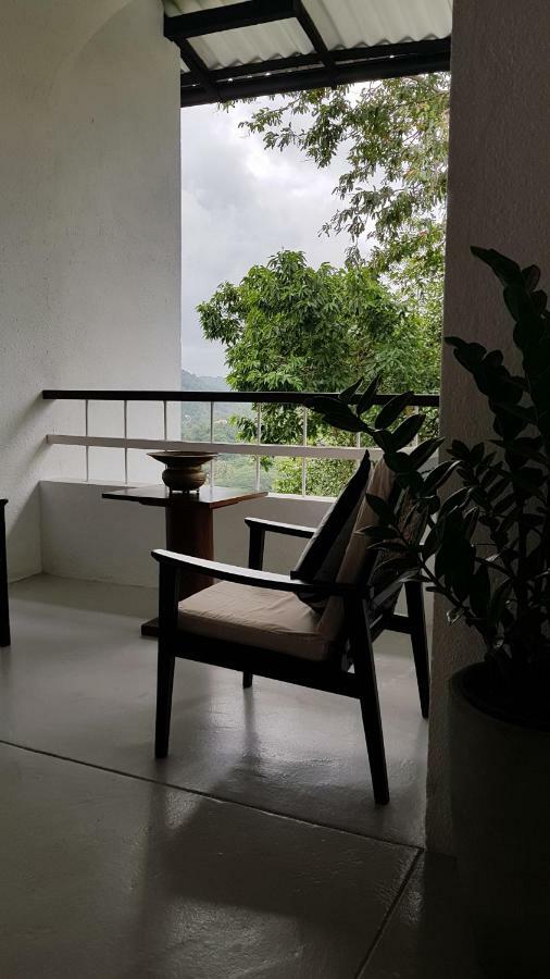 Regent Lodge Hotel & Villa Kandy Exterior photo